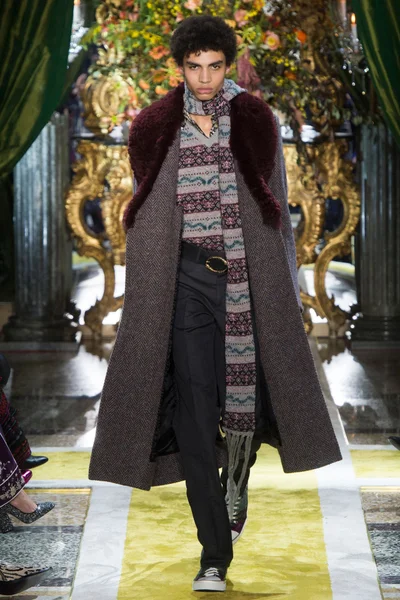 Look 19